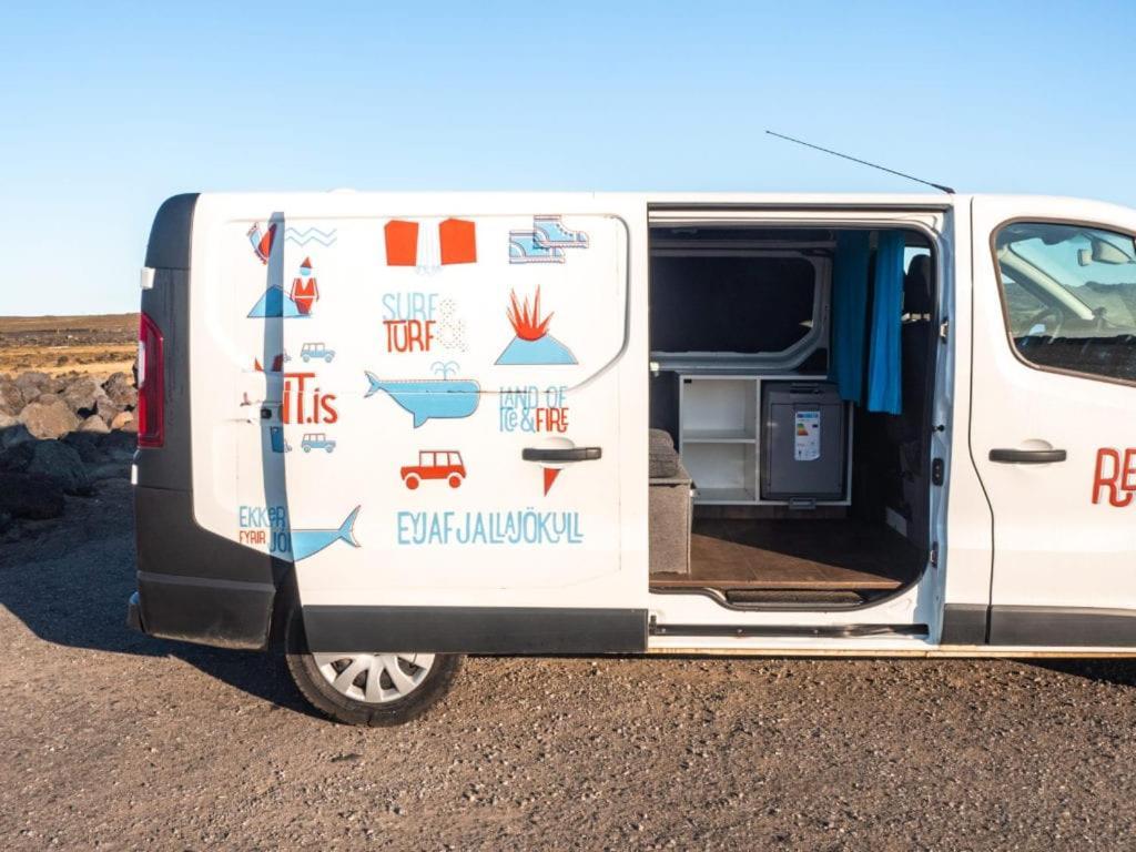 Rent Campervans Keflavík Exteriör bild