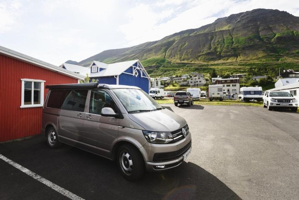 Rent Campervans Keflavík Exteriör bild