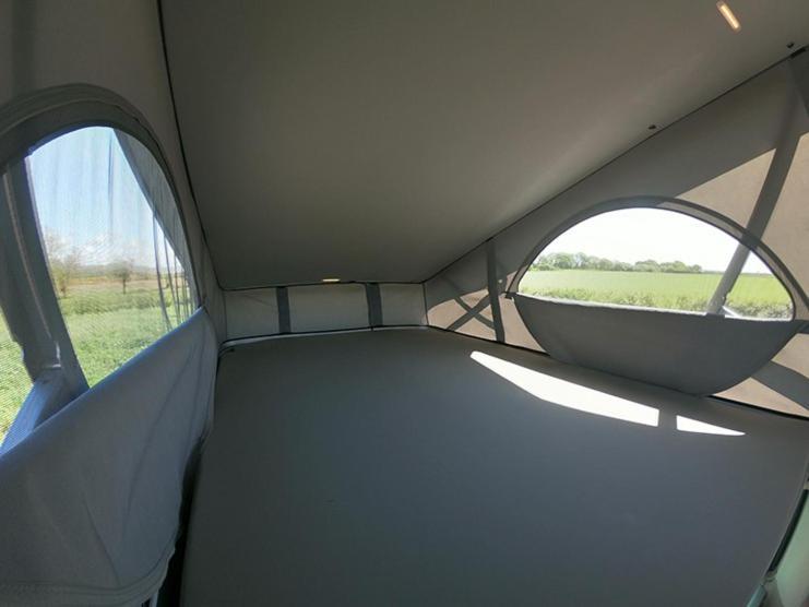 Rent Campervans Keflavík Rum bild